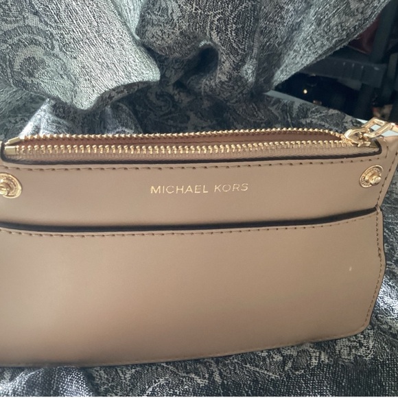 Michel Kors Signature Mercer Convertible Crossbody Bag - Picture 11 of 15